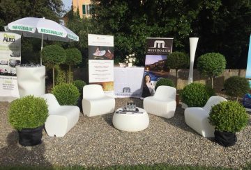 Allestimento con Sedute Plust, piante Vivai Hortus e luci GenoaLamp